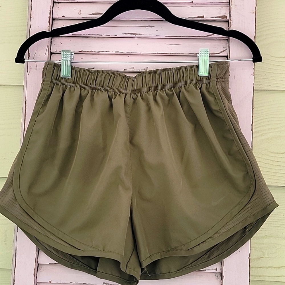 💗 NIKE Athletic Workout Running Shorts Olive M